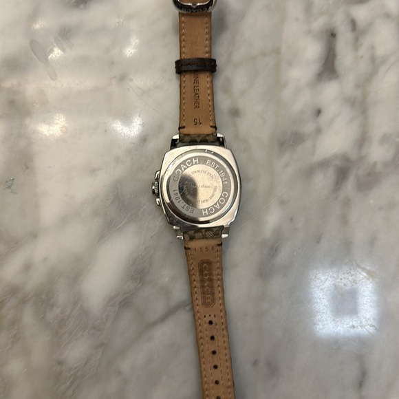 Gorgeous Coach Leather band watch - Picture 4 of 5
